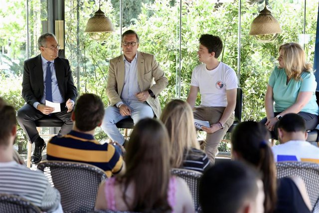 El presidente de la organización juvenil, Ignacio Dancausa, en un acto en la capital, junto al secretario general del PP de Madrid, Alfonso Serrano, el vicepresidente de la Comunidad, Enrique Ossorio, y la vicesecretaria de Sectorial, Inmaculada Sanz