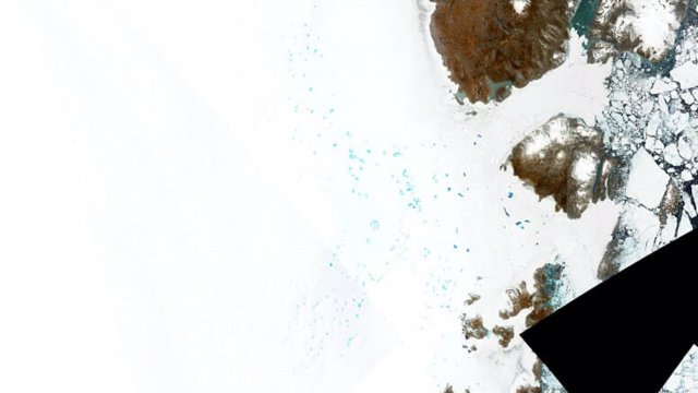 Estanques azules brillantes de agua de deshielo salpican el hielo del noreste de Groenlandia en esta imagen satelital Sentinel-2 de agosto de 2019.