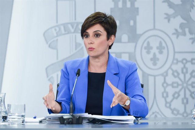 La ministra Portavoz, Isabel Rodríguez, durante una rueda de prensa posterior a la reunión del Consejo de Ministros, en el Palacio de La Moncloa, a 25 de abril de 2023, en Madrid (España).