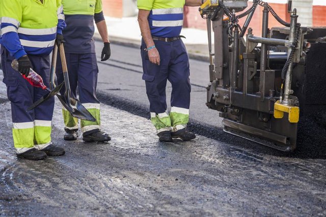 Archivo - Labores de asfaltado 