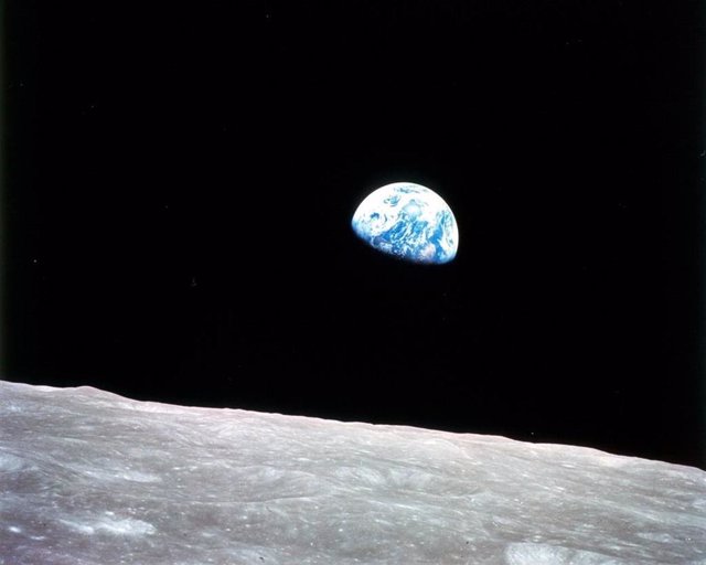 La Tierra vista desde la órbita lunar