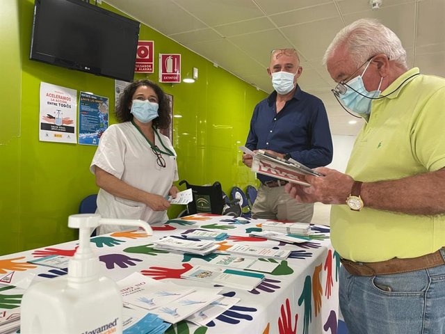 Mesa informativa en el Hospital de Jaén