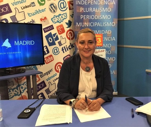 La candidata del PP a la Alcaldía de Torrelodones, Almudena Negro, en un momento de la entrevista en Canal 33 TV