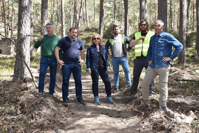 Representantes de la Junta y del Ayuntamiento de Saladuero visitan la ruta de BTT