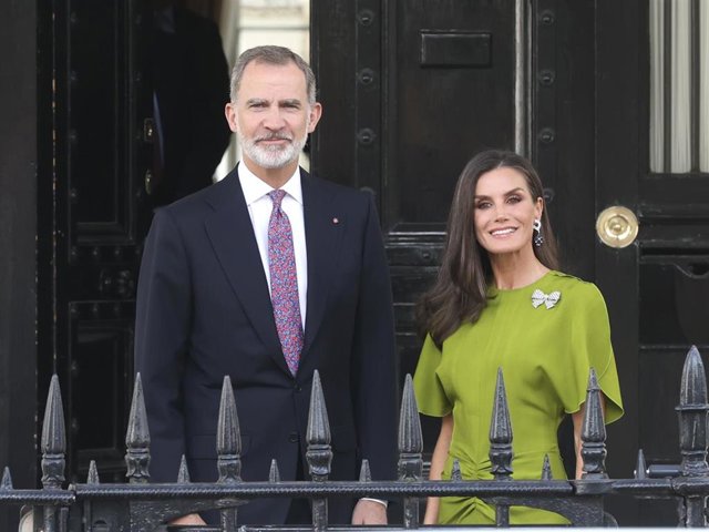 LOS REYES, DON FELIPE Y DOÑA LETIZIA, EN LONDRES