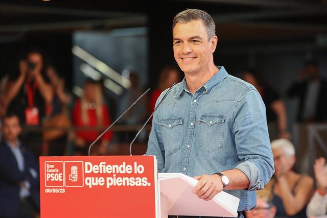 El secretario general del PSOE y presidente del Gobierno, Pedro Sánchez, interviene durante el acto de presentación de la candidatura de Las Palmas y de la presidencia de Canarias, en el Auditorio Alfredo Kraus, a 6 de mayo de 2023, en Las Palmas de Gran 