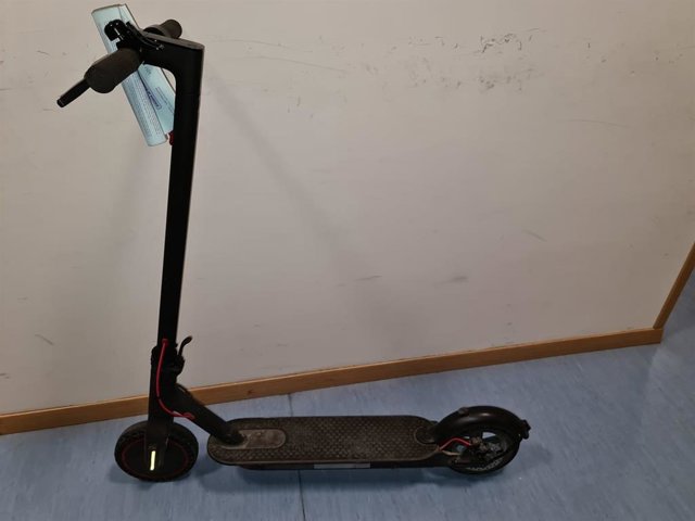 El detenido circulaba con un patinete eléctrico