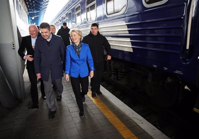 Ursuela Von der Leyen llega a Kiev para celebrar el día de Europa en Ucrania