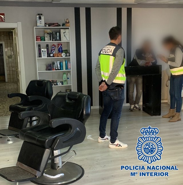 Nota De Prensa: La Policía Nacional Libera A Tres Víctimas De Explotación Laboral En Un Centro De "Uñas Vietnamita" Ubicado En La Línea De La Concepción