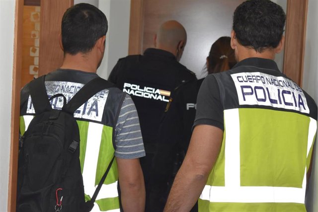 Nota De Prensa "La Policía Nacional Detiene A Un Matrimonio Por Facilitar Encuentros Sexuales De Una Menor De 14 Años Con Adultos A Cambio De Suministrarle Droga"