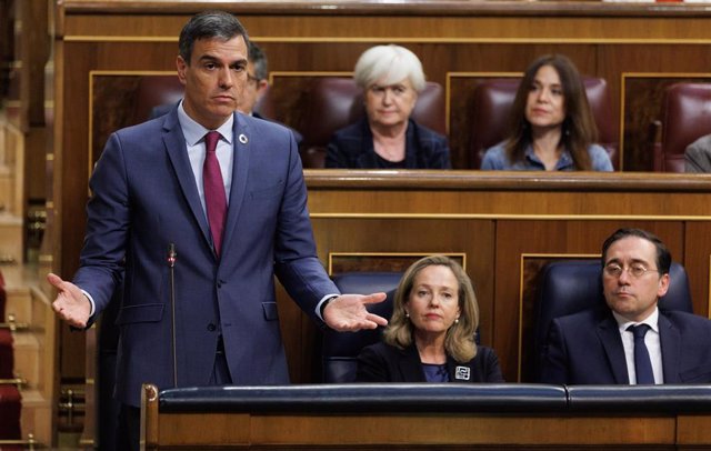 (I-D) El presidente del Gobierno, Pedro Sánchez; la vicepresidenta primera y ministra de Asuntos Económicos y Transformación Digital, Nadia Calviño y el ministro de Asuntos Exteriores, Unión Europea y Cooperación, José Manuel Albares