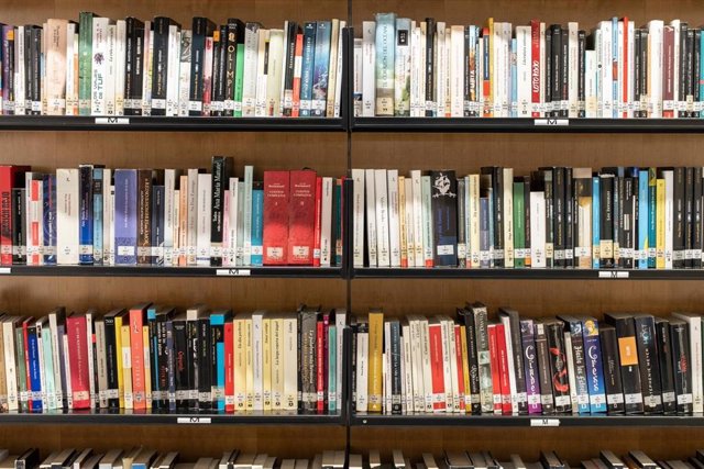 Liburuak Koldo Mitxelena Kulturuneko liburutegian