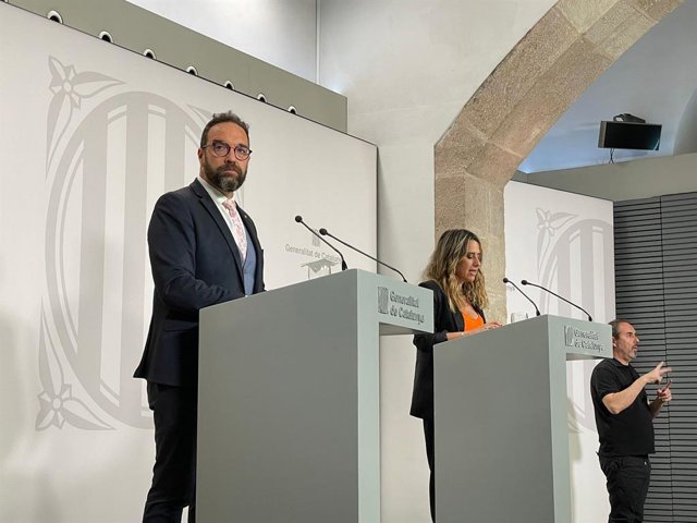 El conseller de Territori de la Generalitat, Juli Fernández, i la portaveu del Govern, Patrícia Plaja