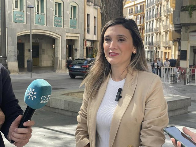 La parlamentaria andaluza por Huelva y portavoz adjunta del PSOE-A en la cámara autonómica, María Márquez, en rueda de prensa.