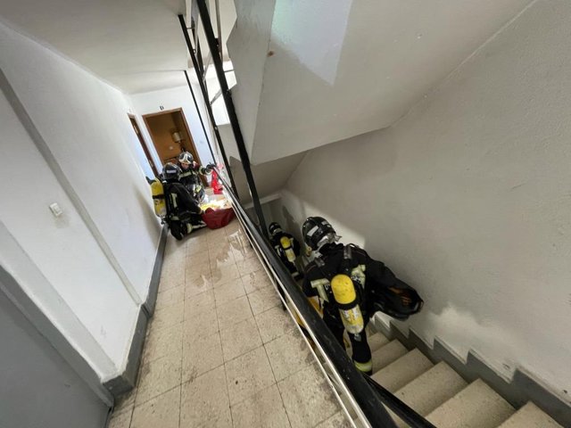 Cinco personas intoxicadas en un incendio originado en la cocina de una vivienda en San Andrés del Rabanedo.