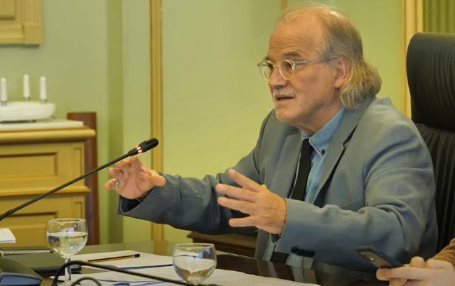 Archivo - El director general de IB3, Andreu Manresa, en una comisión parlamentaria.