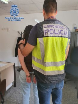 La Policía Nacional Ha Detenido A Dos Mujeres Por Varios Robos En Domicilios