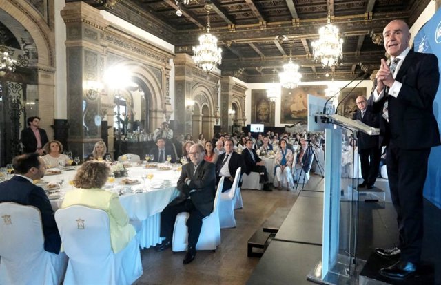 El alcalde de Sevilla, Antonio Muñoz, en el desayuno informativo de Forum Europa.