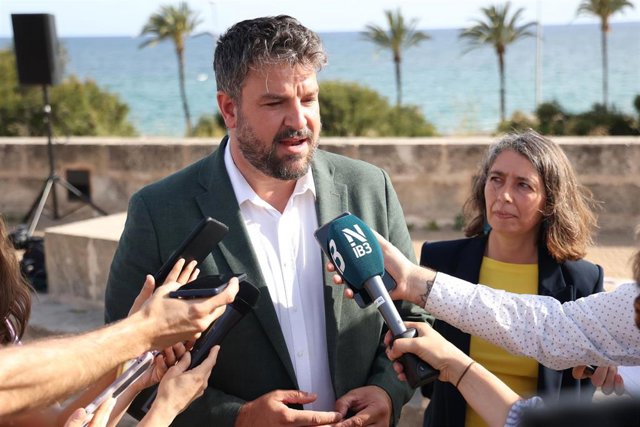 La candidata a la alcaldía de Palma por MÉS-Estimam Palma, Neus Truyol, y el coordinador de MÉS per Mallorca y candidato a la presidencia del Govern, Lluís Apesteguia.