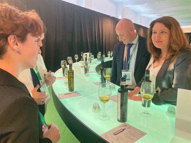 Carmen Crespo durante su visita a Expoliva