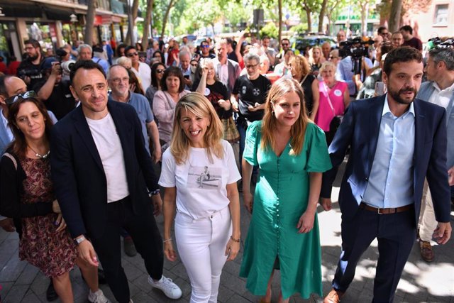 (I-D) La portavoz y candidata de Izquierda Unida a la Asamblea de Madrid, Carolina Cordero; el candidato de Podemos a la Alcaldía de Madrid, Roberto Sotomayor; la vicepresidenta segunda y ministra de Trabajo y Economía Social, Yolanda Díaz; la candidata d