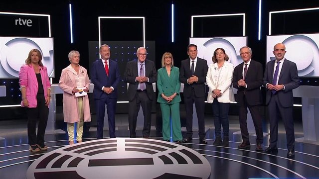 Los candidatos a la alcaldía de Barcelona Eva Parera (Valents), Anna Grau (Cs), Jaume Collboni (PSC), Ernest Maragall (ERC), Ada Colau (BComú), Xavier Trias (Junts) y Daniel Sirera (PP) participan en el debate electoral de RTVE Catalunya.