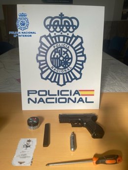 Arma intervenida al detenido