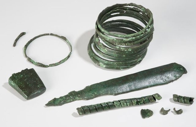 Con la neolitización en el sur de Escandinavia y el norte de Alemania desde el 4100/4000 a.C. También importan cada vez más objetos de cobre.