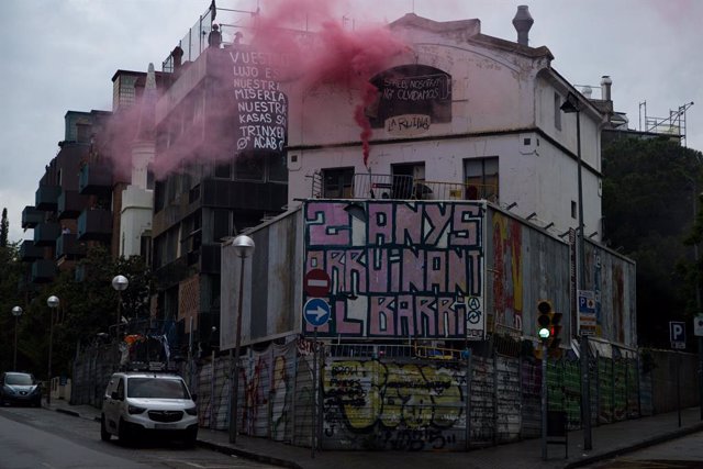 Protesta als edificis ocupats El Kubo i La Ruïna