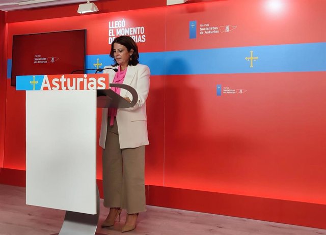 La diputada nacional del PSOE por Asturias, Adriana Lastra, en rueda de prensa