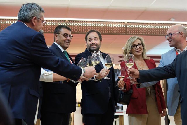 El presidente del PP Paco Núñez en Fenavin