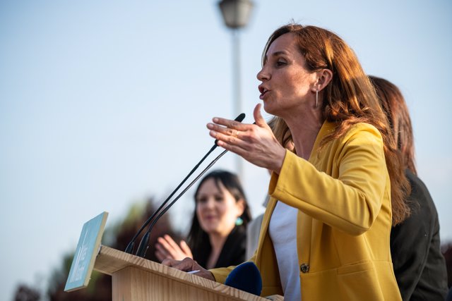 La candidata de Más Madrid a Presidencia de la Comunidad, Mónica García, participan en el acto de inicio de campaña del partido en el Mirador del Cerro de Tío Pío en Vallecas, a 11 de mayo de 2023