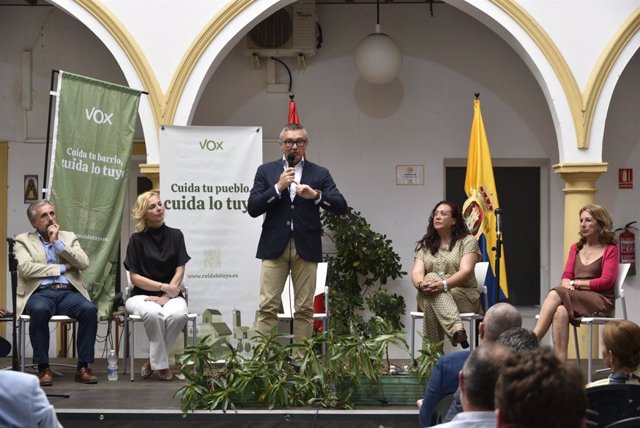 Gavira en el acto de inicio de campaña electoral en Algeciras.