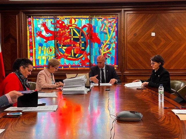 El alcalde de León, José Antonio Diez, preside la celebración de la Junta de Gobierno Local.