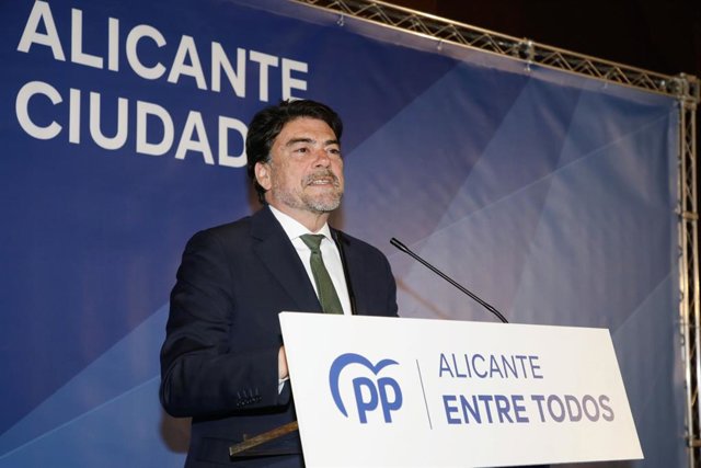 Archivo - Imagen de archivo del alcalde de Alicante y candidato del PP a la reelección, Luis Barcala.