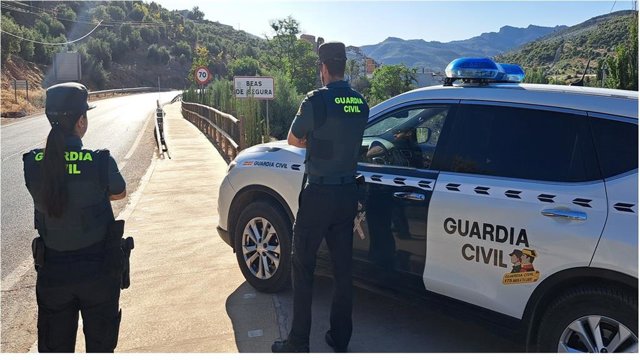 Agentes de la Guardia Civil en Beas de Segura