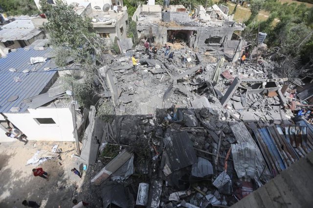 Edificio destruido por los ataques de Israel en la Franja de Gaza