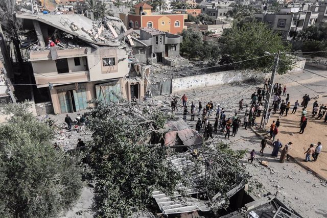 Edificio destruido por los ataques de Israel en la Franja de Gaza