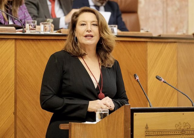 Archivo - La consejera de Agricultura, Carmen Crespo, en una imagen de archivo en el Pleno del Parlamento.