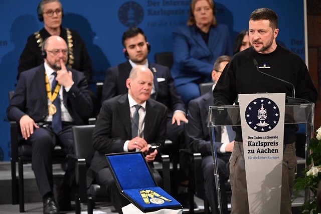 Volodimir Zelenski recibe el premio Carlomagno en Aquisgrán