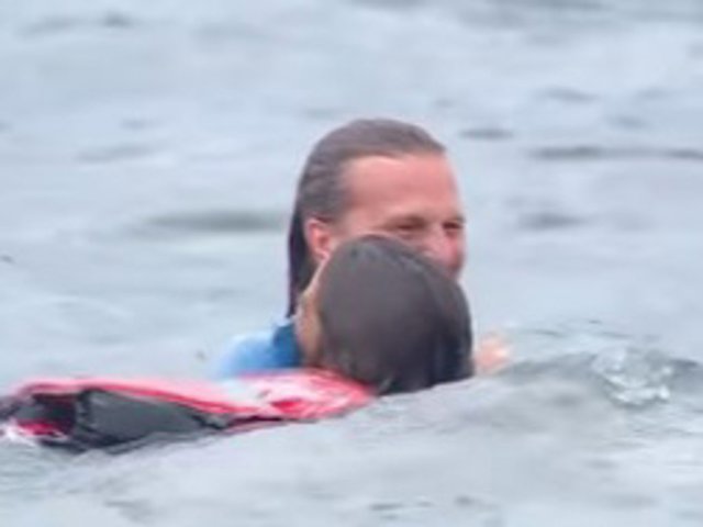 Pocholo aterriza en la isla de Supervivientes saltando en helicoptero