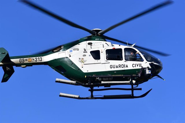 Archivo - Un helicóptero de la Guardia Civil. Archivo.