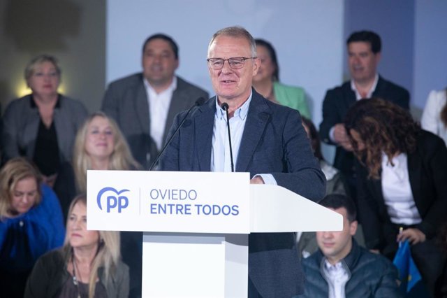 El candidato del PP a la Presidencia del Principado de Asturias, Diego Canga, en un mitin del PP en el Palacio de Exposiciones y Congresos Ciudad de Oviedo.