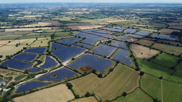 GranSolar conecta a la red de transmisión en Reino Unido su primer gran proyecto fotovoltaico en el país