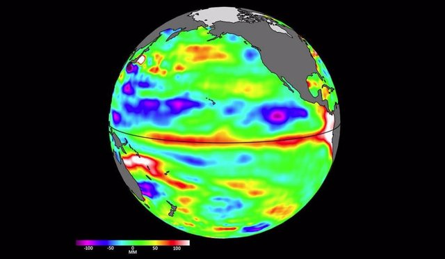Los datos del nivel del mar del satélite Sentinel-6 Michael Freilich del 24 de abril muestran aguas oceánicas relativamente más altas (en rojo y blanco) y más cálidas en el ecuador y la costa oeste de América del Sur.