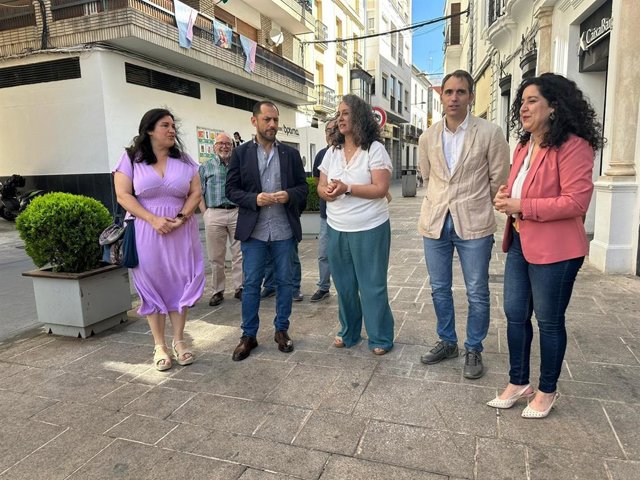 Toni Valero (2º dcha.), en Montilla, junto a Rosa Rodriguez (centro) y Sebastián Pérez (2º izda.)