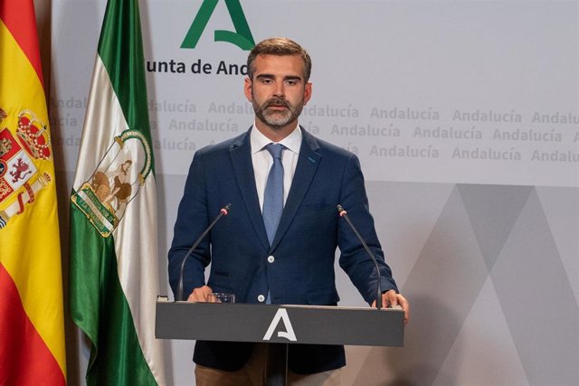 El consejero de Sostenibilidad, Medio Ambiente y Economía Azul y portavoz del Gobierno, Ramón Fernández Pacheco, en la rueda de prensa posterior al Consejo de Gobierno andaluz en el Palacio de San Telmo, a 16 de mayo de 2023 en Sevilla.
