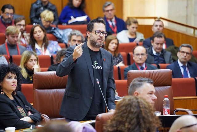 Archivo - El portavoz de Adelante Andalucía, José Ignacio García, en una imagen de archivo en el Pleno del Parlamento. 