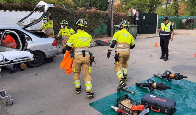 Efectivos de Bomberos de Úbeda (Jaén) y Policía en una intervención