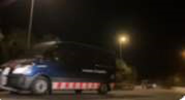 Una furgoneta dels Mossos d'Esquadra durant l'operatiu